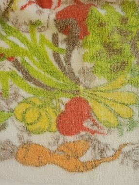Vintage 1970's Vegetable Garden Hand Towel